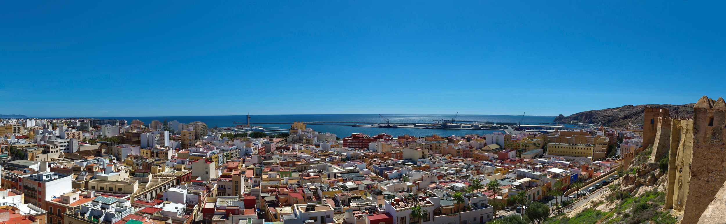 La ville d'Alicante du haut du château Santa Bárbara